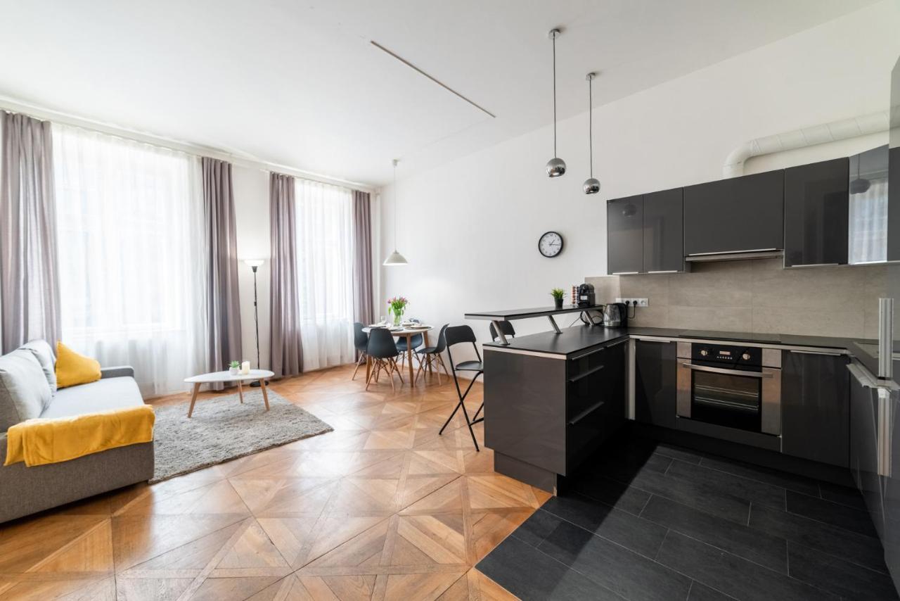 Exclusive Apartment Near Kafka'S Head Praha Bagian luar foto