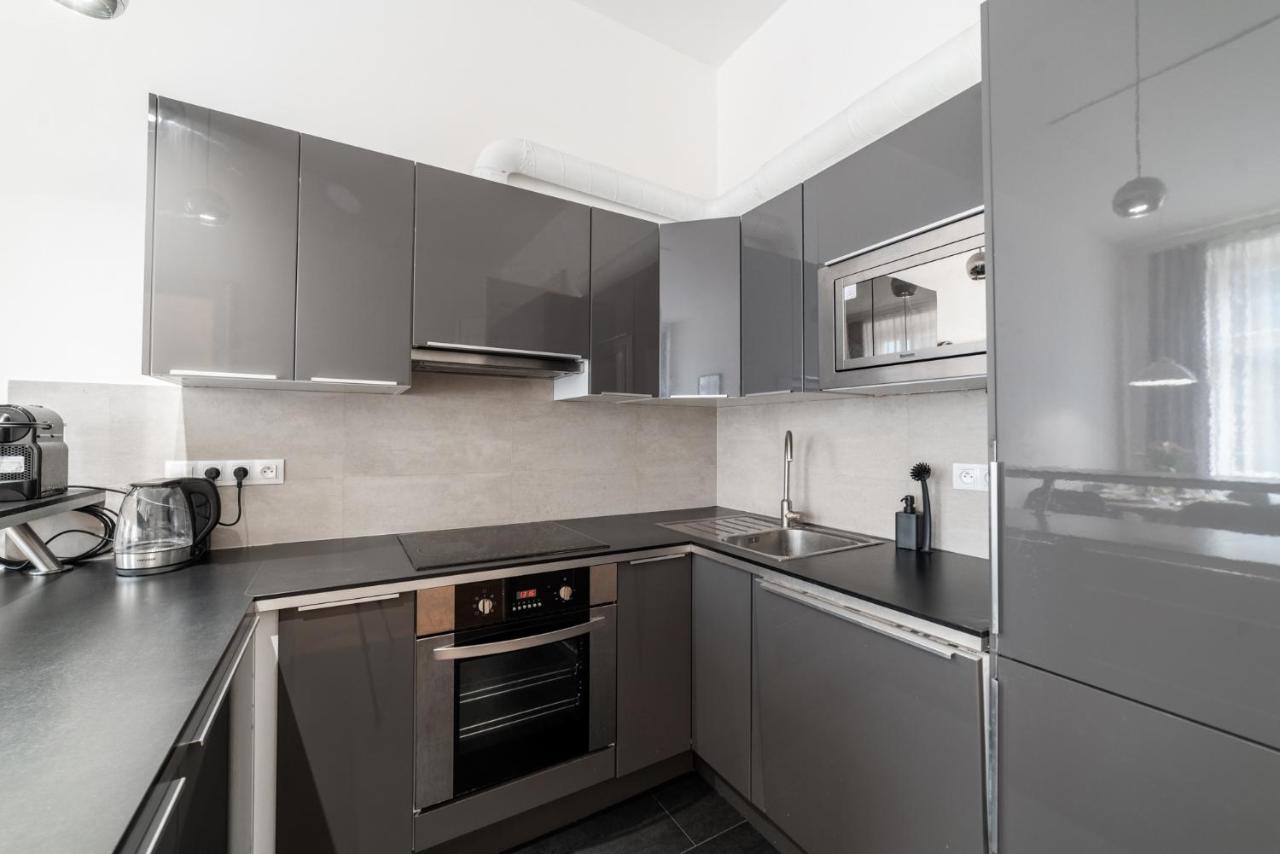 Exclusive Apartment Near Kafka'S Head Praha Bagian luar foto