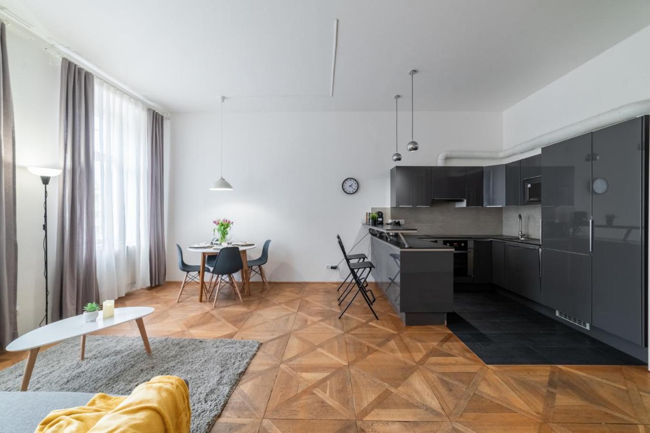 Exclusive Apartment Near Kafka'S Head Praha Bagian luar foto